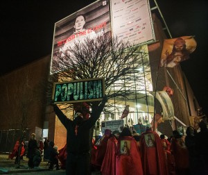 POPULISM - Obraz Strajkujący, pod toruńskim CSW w trakcie wernisażu Mariny Abramović, Toruń, 08.03.2019, fot. Marek Krupecki