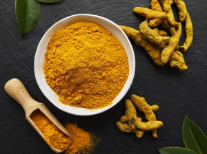 Turmeric powder and dry roots